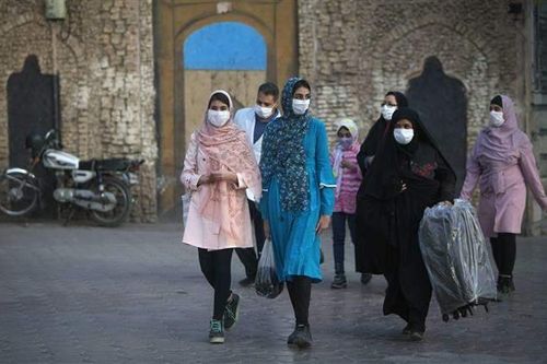 Iran phát tiền mặt hỗ trợ khoảng 30 triệu người dân