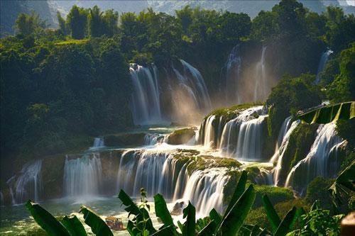 Những thác nước hùng vĩ đến khó tin ở Việt Nam