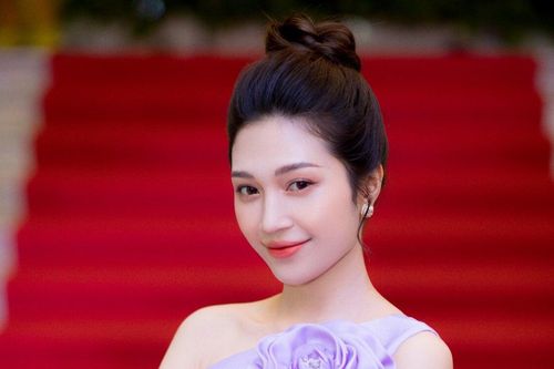 Ngắm nhan sắc MC Ngọc Anh - Nàng thơ xinh đẹp của đêm trao giải V-League Awards 2020