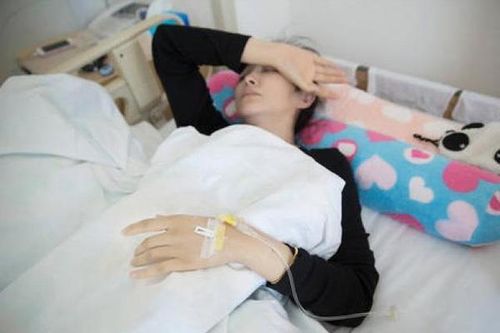 Hôn mê vì Covid-19 khi đang mang bầu, mẹ tỉnh dậy hốt hoảng vì thấy bụng xẹp lép và cái kết