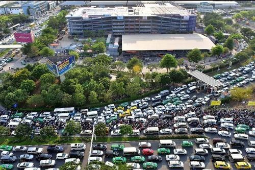 Tắc từ đất lên trời, làm sao để hạ tầng Đông Nam Bộ 'cất cánh'?