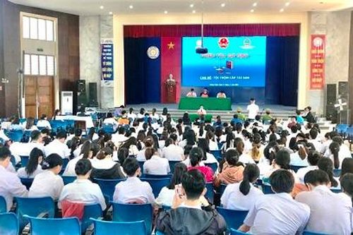TAND tỉnh Quảng Ngãi tổ chức phiên tòa giả định, tuyên truyền pháp luật cho sinh viên