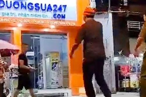 Giải cứu 3 người bị kẻ ngáo đá dùng dao khống chế