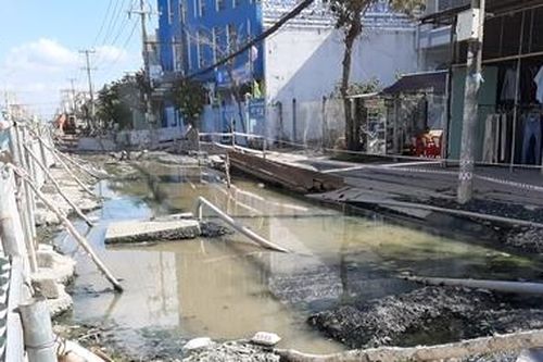 Thi công ì ạch, người dân khốn khổ