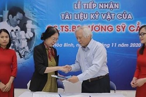 Tiếp nhận tài liệu, kỷ vật của GS.TS Lương Sỹ Cần