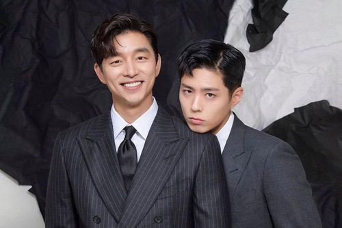 HOT: Park Bo Gum chỉ cần dựa vào vai Gong Yoo là đủ khiến tạp chí 'cháy hàng' sau 3 tiếng