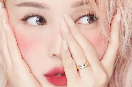 Phải làm gì khi thời tiết này lớp trang điểm và da bạn dường như 'không dành cho nhau'?