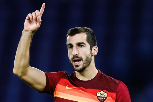 Mkhitaryan vuốt bóng ghi bàn từ khoảng cách 25 m