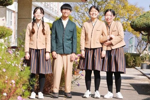 Học sinh Hàn Quốc bắt đầu mặc hanbok đến trường