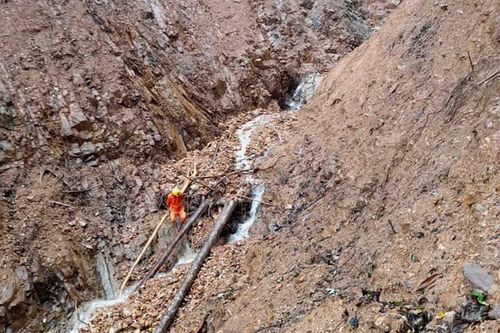 Quảng Trị: Giao thông chia cắt, 120 hộ dân vẫn bị mất điện