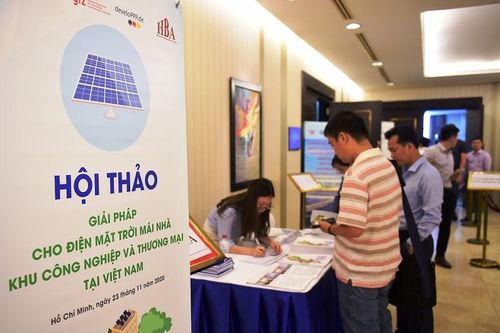 Lợi 'kép' từ điện mặt trời mái nhà