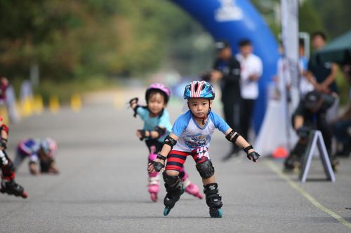 Tuyển chọn tài năng trượt băng tại giải đua Roller Sports Hà Nội mở rộng 2020