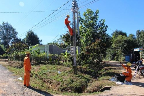 Chiếu sáng hơn 4,1 km đường quê ở Kon Tum