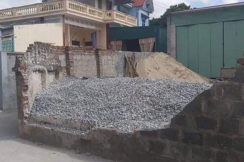 Tường nhà dân đổ sập, vùi lấp làm chết cháu bé 11 tuổi