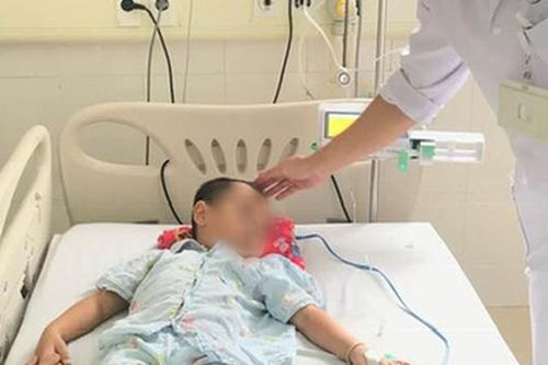 Cả nhà tá hỏa phát hiện bé 2 tuổi uống nhầm thuốc trừ sâu