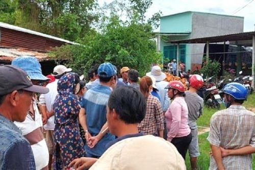 Nữ giáo viên tử vong trong tư thế treo cổ cạnh thi thể con trai