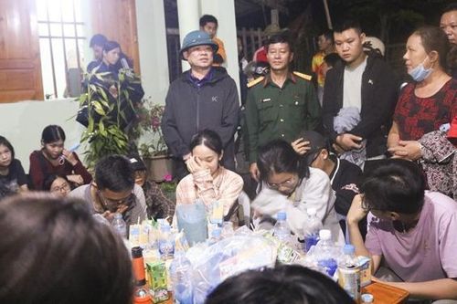 27 học sinh bị lạc trong rừng