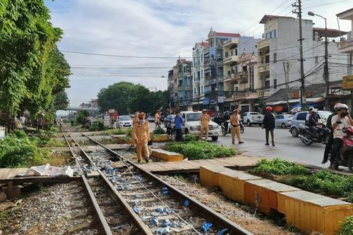 Va chạm với tàu hỏa, người đi xe máy tử vong tại Bắc Giang