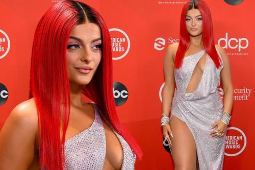 Bebe Rexha mặc hở hang trên thảm đỏ AMA