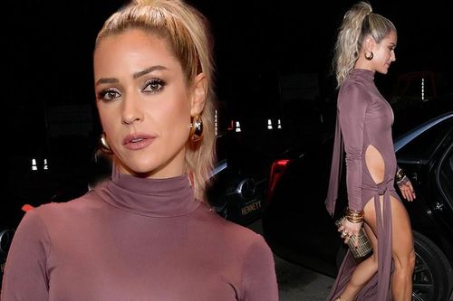 Kristin Cavallari mặc váy xẻ tà lộ vòng 3 phản cảm trên thảm đỏ
