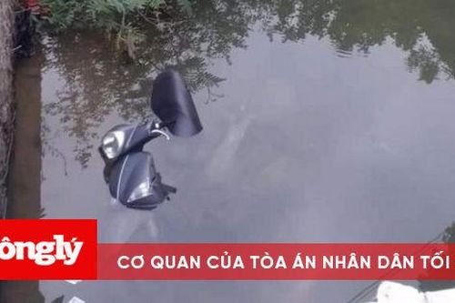 Hai thanh niên tử vong dưới suối bên cạnh xe máy