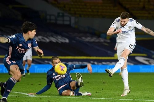 Chơi thiếu người, Arsenal may mắn cầm chân Leeds