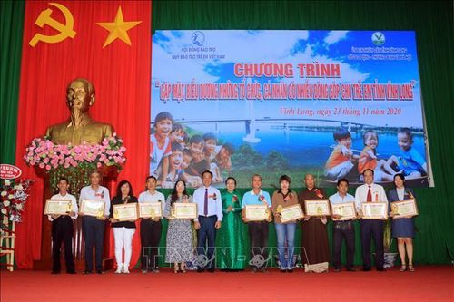 Gặp mặt, biểu dương các tổ chức, cá nhân có nhiều đóng góp cho trẻ em tỉnh Vĩnh Long