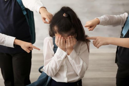 Sau khi đón con ở trường về, mẹ ngượng tái mặt khi bất ngờ nhận được tin nhắn của giáo viên