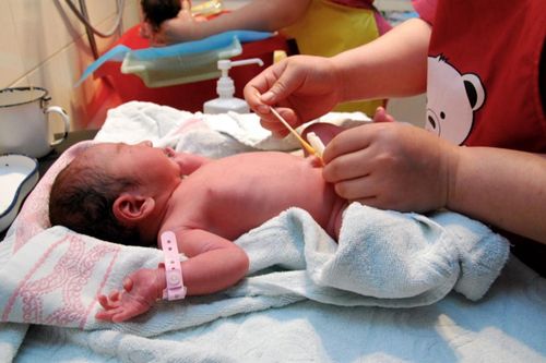 Số phận trẻ sơ sinh Trung Quốc được đẻ thuê đang lưu lạc ở nước ngoài