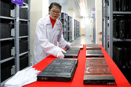 Tham quan không gian trưng bày và bảo quản Mộc bản Triều Nguyễn ở Đà Lạt