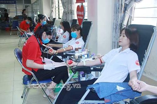 'Cầu nối' trong hoạt động nhân đạo, từ thiện