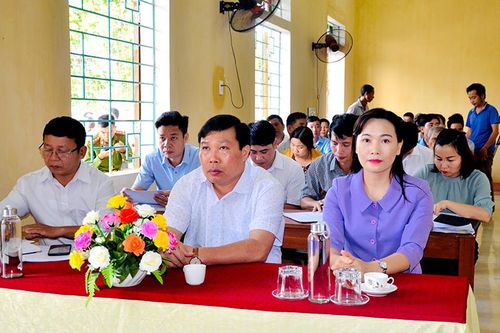 Đồng chí Trưởng Ban Tuyên giáo Tỉnh ủy tiếp xúc cử tri xã Tân Thành