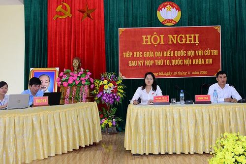Đại biểu Quốc hội tiếp xúc cử tri xã Trung Hà, Hà Lang