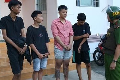 Ngăn chặn nhóm thanh niên đòi chém chủ tiệm sửa xe
