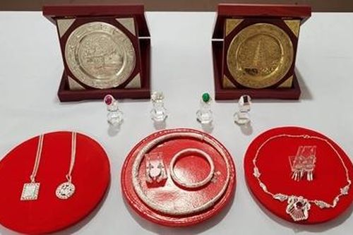 Đà Nẵng tiếp nhận nhiều hiện vật kim hoàn cổ được các nghệ nhân làng nghề hiến tặng