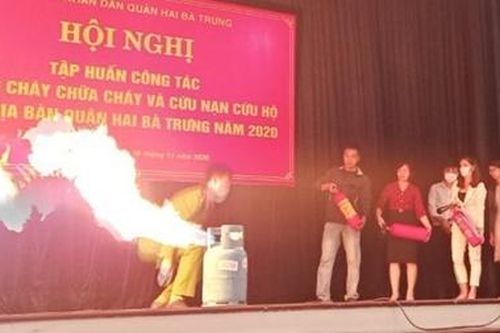 Hàng trăm người dân nâng cao kỹ năng chữa cháy, thoát nạn