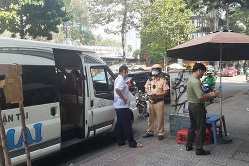 TPHCM: Tăng cường xử lý xe khách dừng đỗ trái phép ở khu trung tâm