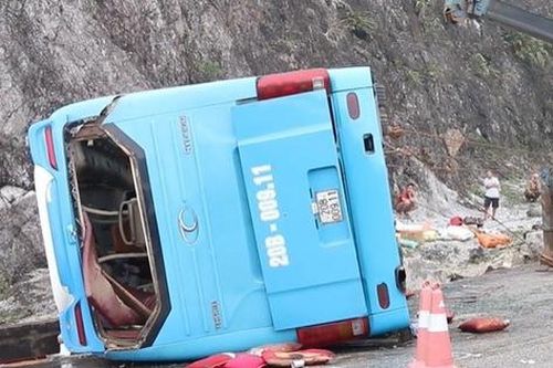 Xe khách lật trên quốc lộ khiến 12 người thương vong có hệ thống phanh thế nào?