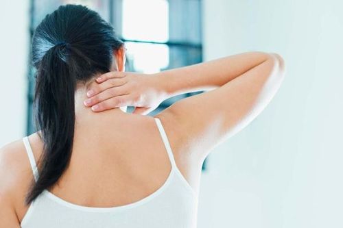 Đối phó chứng đau cứng cổ buổi sáng