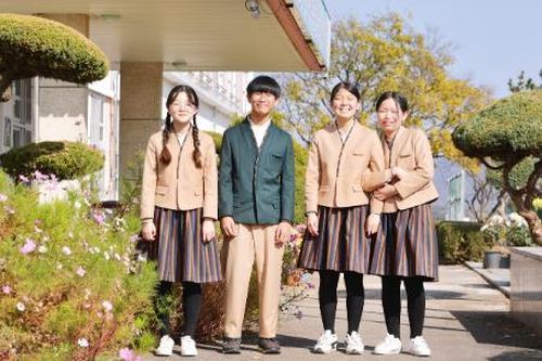 Hàn Quốc: Nhiều trường cho học sinh mặc đồng phục lấy cảm hứng từ hanbok từ tháng 11