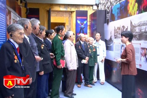 Khai mạc trưng bày 'Để bầu trời mãi xanh'