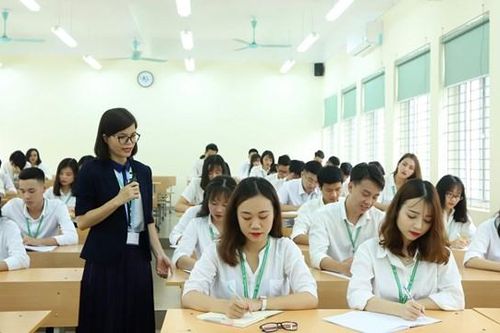 Học phí đại học: Tăng bao nhiêu là vừa?