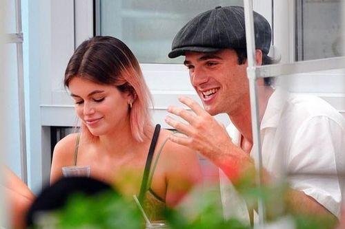 Kaia Gerber được mẹ ủng hộ khi yêu diễn viên cao 1,96 m