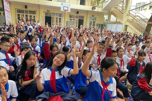 Hiểm nguy rình rập học sinh trên mạng xã hội
