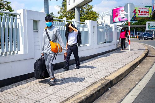 'Không để khách phải khuân hành lý lên tầng 4, tầng 5'