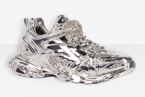 Balenciaga bị chê khi bán giày làm bằng đồng thau giá 5.750 USD