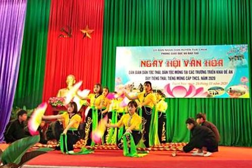 Phát huy giá trị văn hóa dân gian dân tộc Thái, dân tộc H'Mông