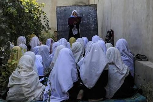 Đằng sau 'cuộc khủng hoảng giáo dục' của Afghanistan