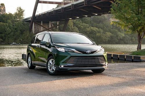 Toyota Sienna 2021 'chào hàng' đại gia Việt hơn 4 tỷ đồng