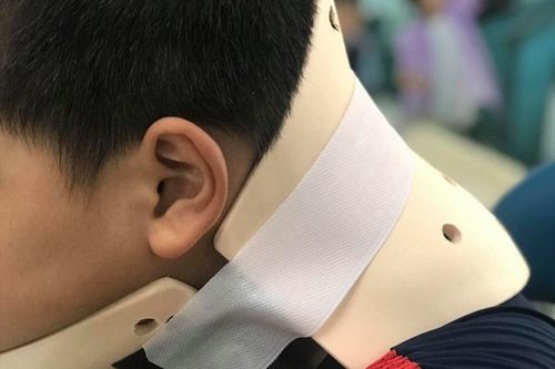 Học theo trò nhào lộn trên mạng, bé trai 10 tuổi phải nhập viên
